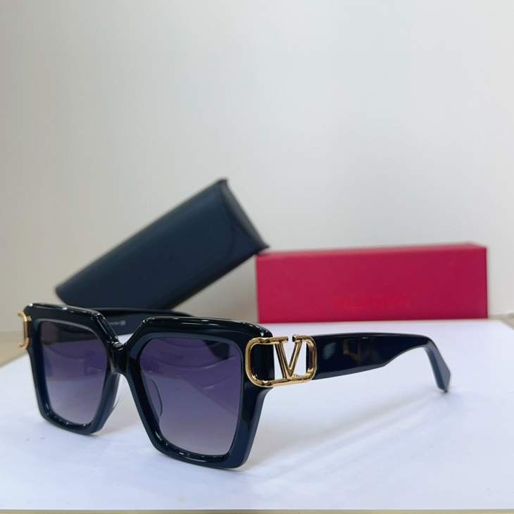 Picture of Valentino Sunglasses _SKUfw64172707fw